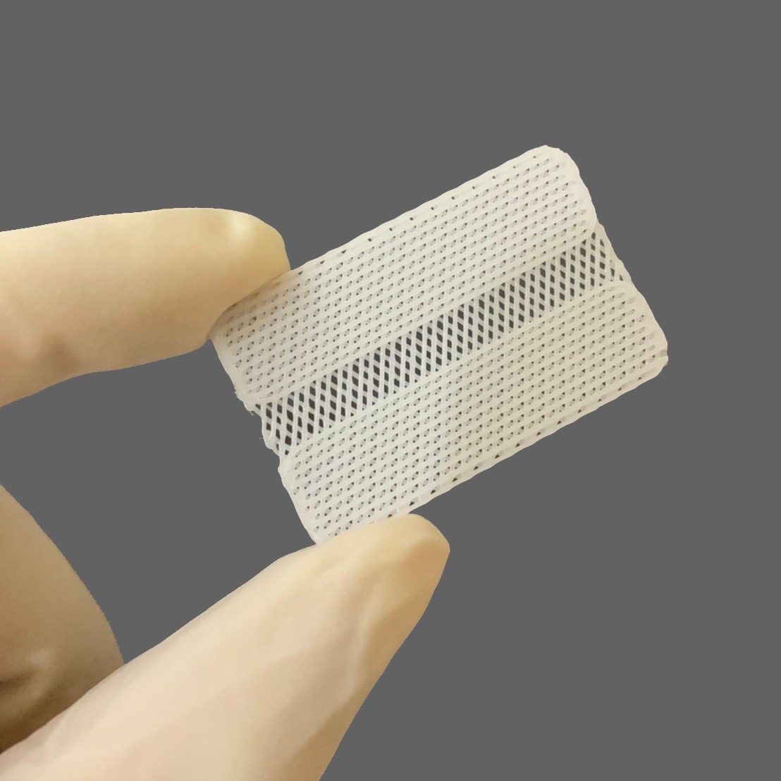 片狀的 Osteomesh ：一種3D列印-醫療級新型合成可生物吸收補片